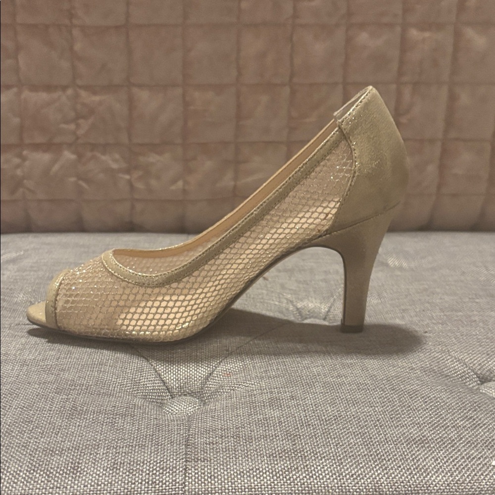 I Miller Gold Mesh Peep Toe Heels Size 7 Metallic Dress Shoes Wedding Formal